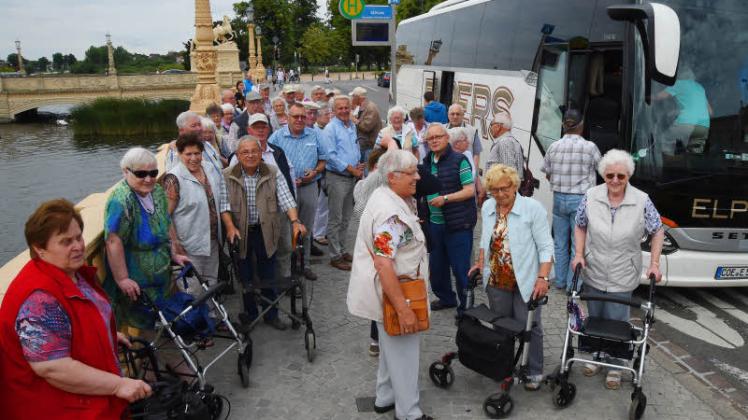 Vor allem bei Tagestouristen - hier eine Busreisegruppe aus dem Münsterland - ist ein Abstecher in die Landeshauptstadt beliebt. Als zweites Standbein setzen die Schweriner Touristiker außerdem auf Übernachtungsgäste. 