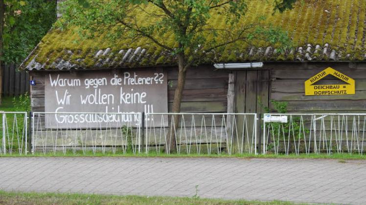 Die Protestschilder finden sich noch auf vielen Grundstücken in Preten.  