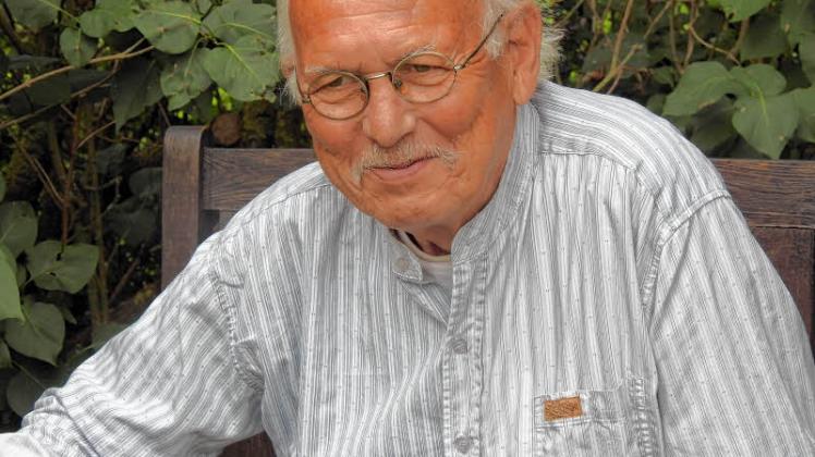 Herbert Wilhelm hält sich gern in seinem Garten auf.  