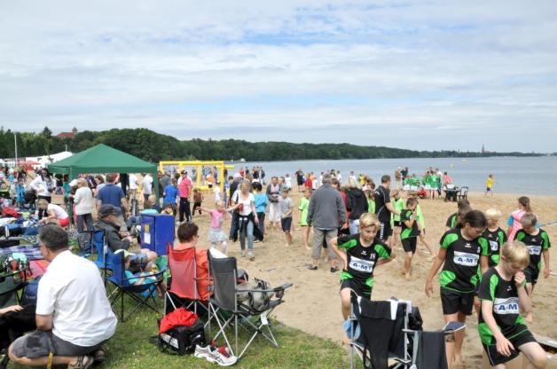 Teilnehmerrekord: Mehr als 300 Kinder machten beim Beach-Handball mit. Fotos: Timo Weber Teilnehmerrekord: Mehr als 300 Kinder machten beim Beach-Handball mit. Fotos: Timo Weber