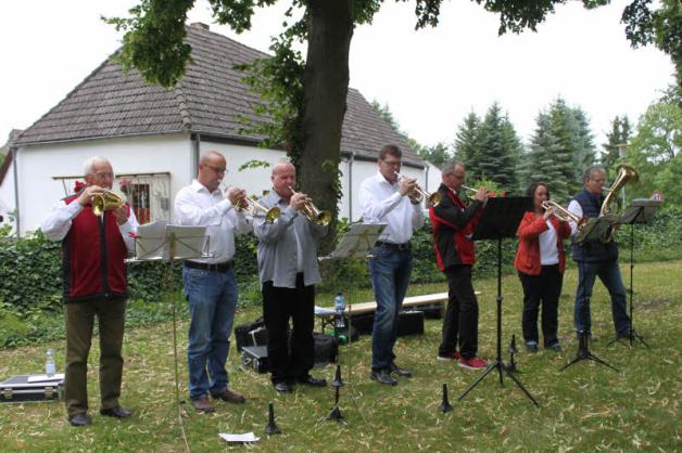Die Witziner Dorfmusikanten erfreuten mit schönen Melodien.