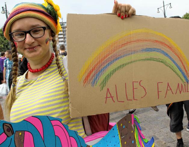 Auch Studentin Katja demonstriert in der Rostocker Innenstadt. Ihr Motto lautet „Familie für alle“.