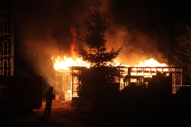 Feuerteufel erneut in Rostock unterwegs: Kita-Gebäude brennt in Toitenwinkel lichterloh