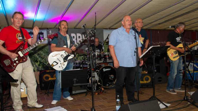 Harald Elegti (Mitte) freute sich in diesem Jahr auf seine 7. Rock’n Roll-Nacht. 