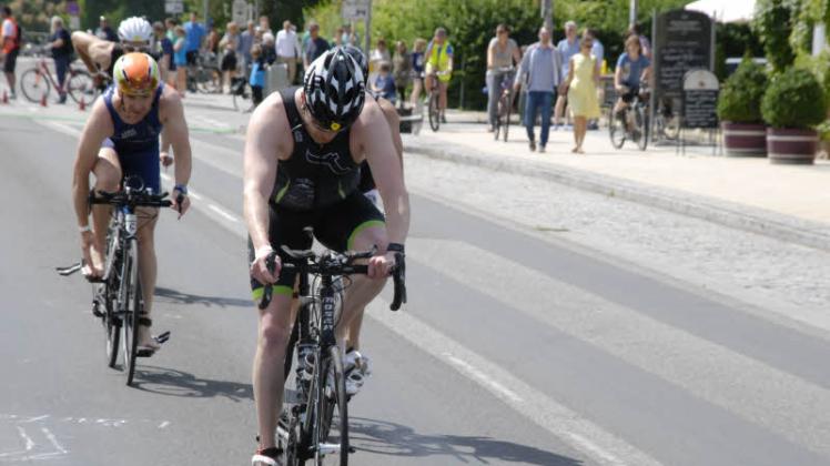 Schlosstriathlon: Weil Radsportler um Sekunden kämpften, durfte kein Auto fahren. 
