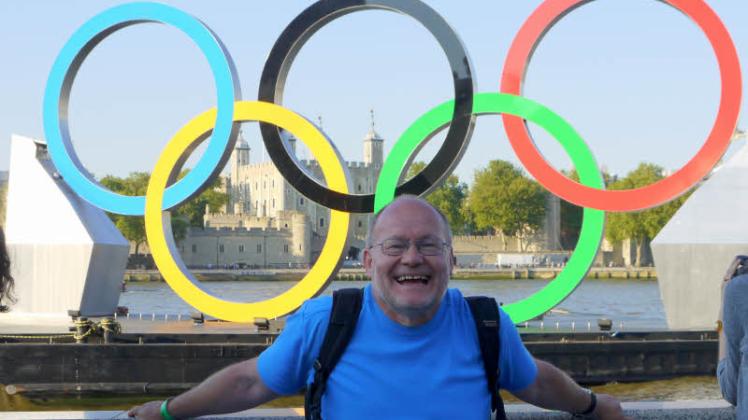 Günther Schulz ist olympiabegeistert. Dieses Foto mit ihm entstand bei den Sommerspielen 2012 in London. 