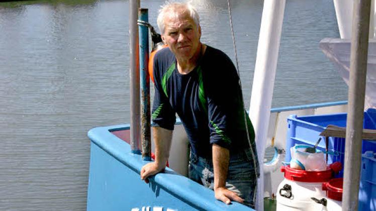 Klare Sicht, klare Worte: Andreas Thaden an Bord seines Kutters „Butjadingen“.  