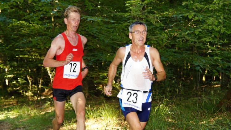 Waren auch diesmal wieder die schnellsten Läufer im Stundenlauf: Nils Schmiedeberg (l.) und Ulrich Boddien, beide vom Tri Fun Güstrow.  