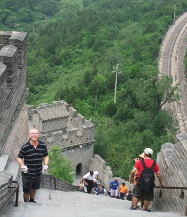 Beeindruckende Aussicht: Axel Pott (l.) auf der Chinesischen Mauer.