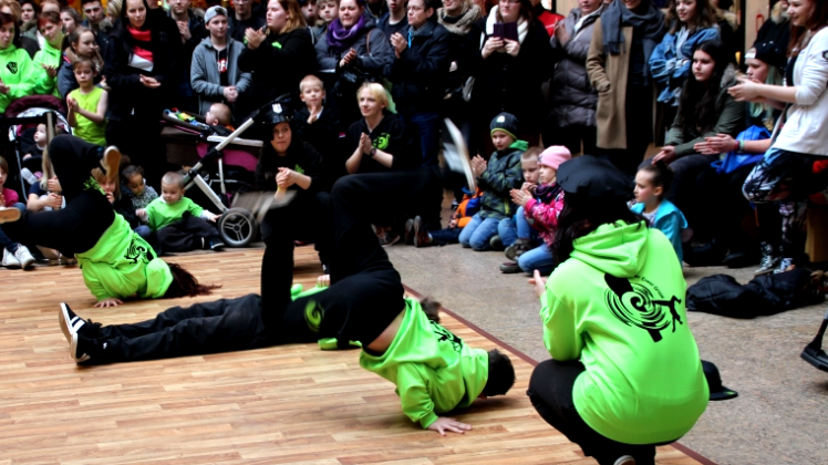 Hip Hop im Schlosspark-Center: Der erste Auftritt der Jugendlichen von Power for Kids nach der Verhaftung ihres Tanzlehrers Peter B.