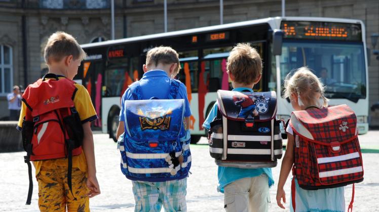 KINA - Mit dem Bus in die Schule