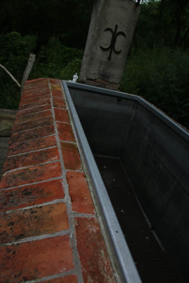 Die Festivalbesucher können es sich unter anderem in der Außenbadewanne gemütlich machen. Die Festivalbesucher können es sich unter anderem in der Außenbadewanne gemütlich machen.