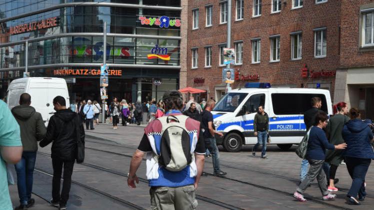 Auf dem Marienplatz patrouillieren seit Anfang Juli verstärkt Polizisten, die Konfrontationen verhindern sollen.  