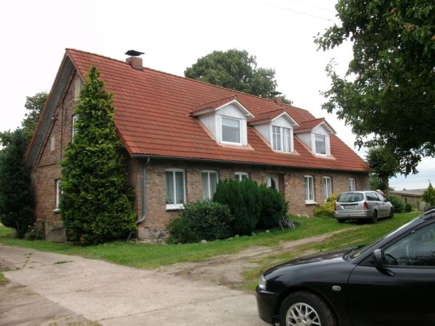 In diesem Haus befand sich die kleine Dachkammerwohnung, die das erste Obdach in Mecklenburg wurde.  