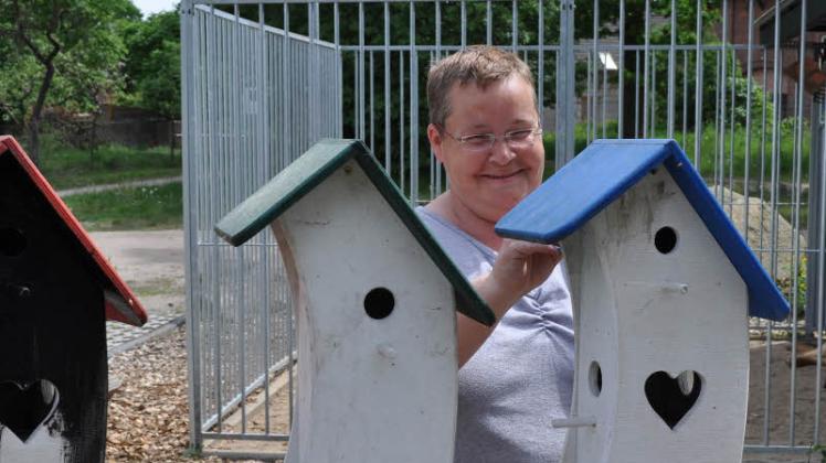 Christine Speer ist Mitglied des Vereins Groß Laasch Flexibel und freut sich über die Nistkastenaktion. 
