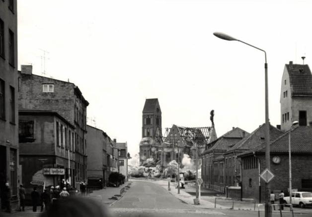 Am 12. August 1971 wurde die Christuskirche gesprengt. 