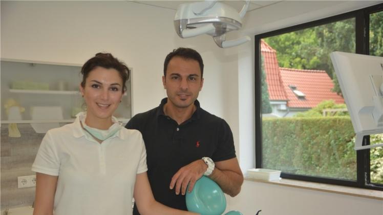 Filiz und Mahdad Rezaie haben die Zahnarztpraxis Herold an der Moltkestraße übernommen. 