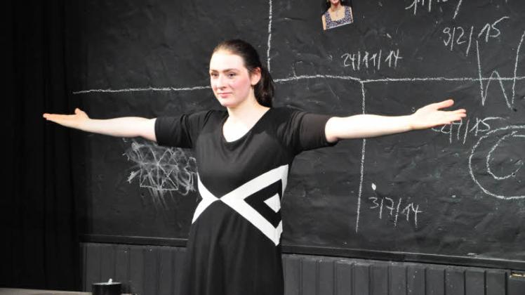 Im neuen Klassenzimmertheaterstück von Fabian Ranglack berichtet Lydia Wilke, alias „Mia“, den Schülern eindrucksvoll von ihrer Flucht aus der Heimat und der Ankunft in Deutschland.  