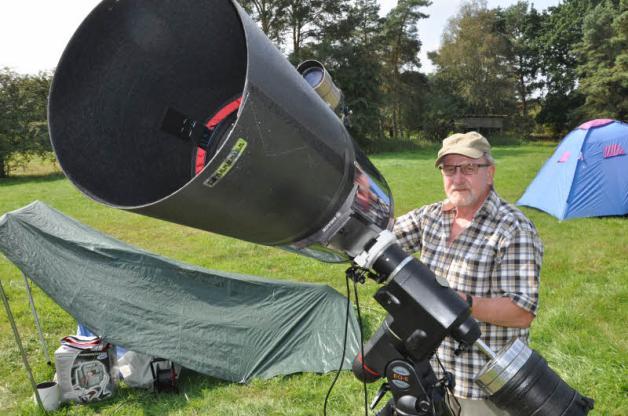 Horst Mütze fährt seit 15 Jahren zu den Astronomie-Treffen. So dunkle Nächte wie in HohenWoos hat er selten erlebt.  Fotos: Kahe 