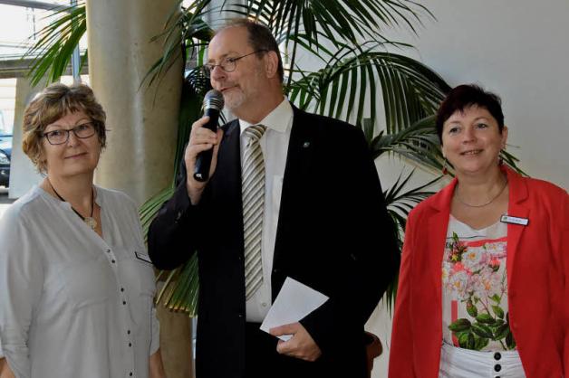 Koordinatorin Susanne Polak, Kreisbeigeordneter Günter Matschoß und Fachdienstleiterin Dr. Ute Siering (v.l.) eröffneten im Solitärgebäude den 11. Gesundheitsmarkt.