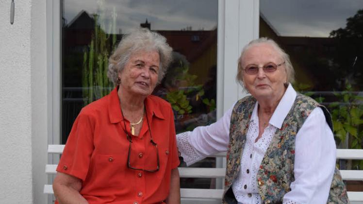 Freuten sich über ihr Wiedersehen: Vera Hennich (l.) und Gisela Vallentowitz wurden vor 65 Jahren konfirmiert.  