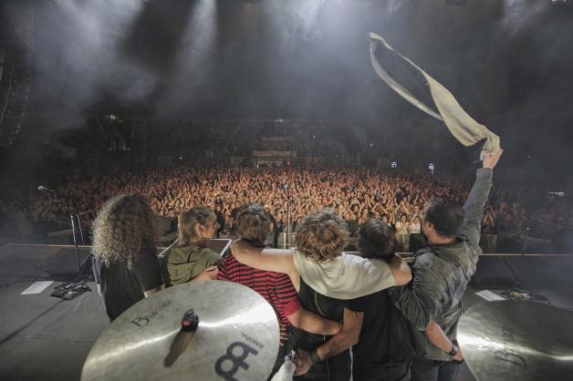 Die deutschen Indie-Rocker von Madsen brachten die Strandarena mit Hits wie „Du schreibst Geschichte“ zum Kochen. Die deutschen Indie-Rocker von Madsen brachten die Strandarena mit Hits wie „Du schreibst Geschichte“ zum Kochen.