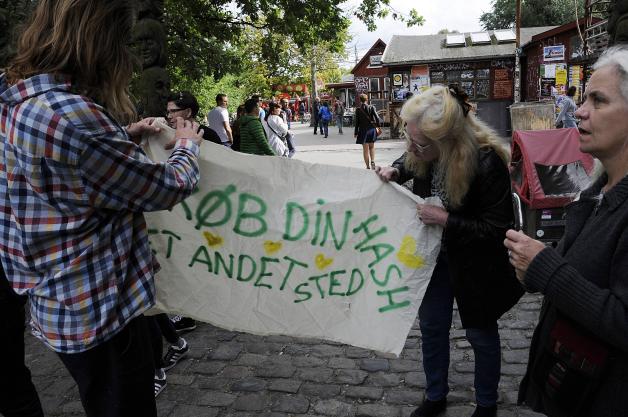 „Kauf dein Hasch woanders“: Bewohner von Christiania haben genug vom Drogen-Tourismus.
