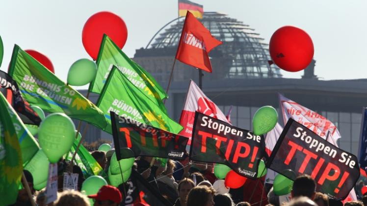 Gegen das Handelsabkommen TTIP gingen vergangenes Jahr mehr als 150.000 Menschen auf die Straße.