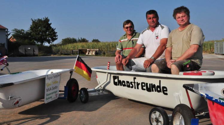 Drei in einem Boot – nur fürs Foto. Sonnabend starten Jan-Nico Hagge, Mario Bossow und Jörg Morgenroth (v.l.) einzeln.  