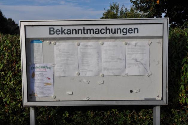 Der Schaukasten bleibt, denn noch nicht jeder hat Internet. Der Schaukasten bleibt, denn noch nicht jeder hat Internet.