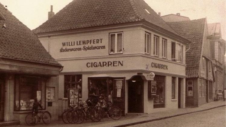 Der Anblick weckt dunkle Erinnerungen: Geschäftshaus von Wilhelm Lempfert um 1960. Foto: SH:Z