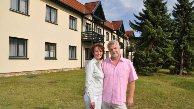 Jörg Broscheit und Antje Zscherpe übernehmen das bisherige Seehotel Sternberg.  