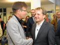 Gratulation für den Wahlsieger: Vize-Oberbürgermeister Bernd Nottebaum (l.) beglückwünschte Rico Badenschier.