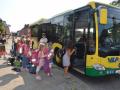 Bis zu zweieinhalb Stunden müssen einige Kinder der Stadtschule am Mühlenteich warten, bevor Diana Schatz von der Stadt Hagenow sie zu ihrem Bus in der Hagenstraße bringen kann.  