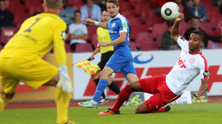 Stephan Andrist schoss den FC Hansa Rostock bei Fortuna Köln zum Sieg - zweimal netzte der Schweizer ein und erlöste den FCH.