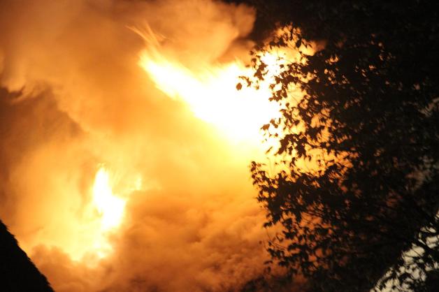 Albtraum auf Klassenfahrt: Ferienhaus von sechs Mädchen geht auf Van-der-Valk-Resort-Gelände Linstow in Flammen auf