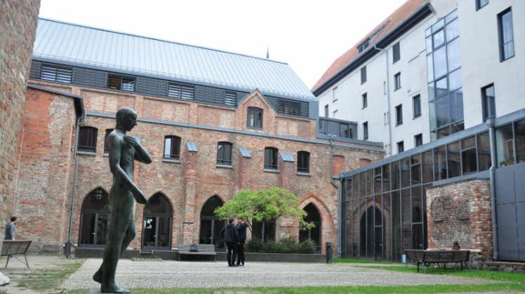 Noch ist der Innenhof der Hochschule im Kloster zum St. Katharinenstift fast leer. Ab dem Wintersemester, das morgen beginnt, werden insgesamt 558 Studenten an der HMT lernen.  Fotos: Kazi 