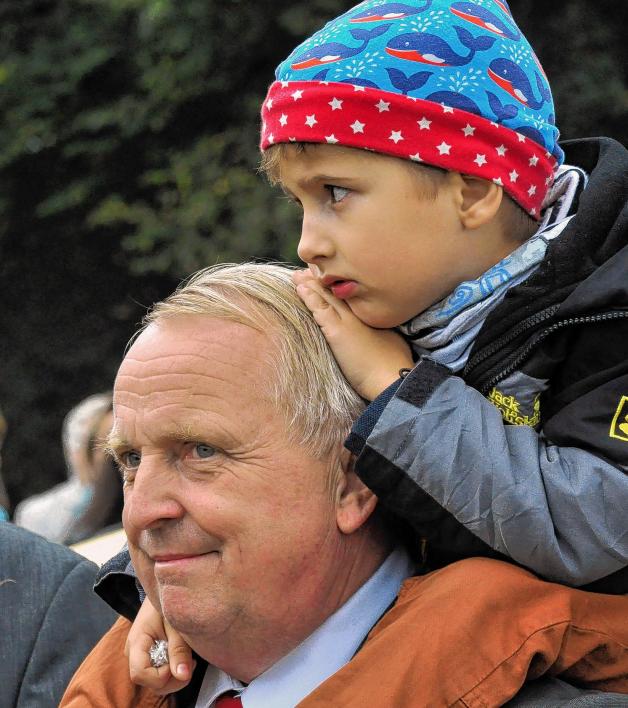 Landwirtschaftsminister Till Backhaus mit Sohn Richard.