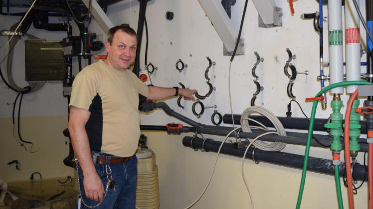 Dirk Morgenstern ist leitender Techniker im Rostocker Zoo. Sein Arbeitsgebiet befindet sich hinter den Aquarien des Darwineums.  