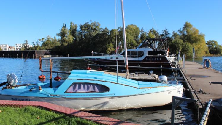 Noch sind einige Liegeplätze belegt, doch bis Ende Oktober müssen die Mitglieder und Gäste des Schweriner Segler-Vereins ihre Boote in das Winterquartier gebracht haben. 