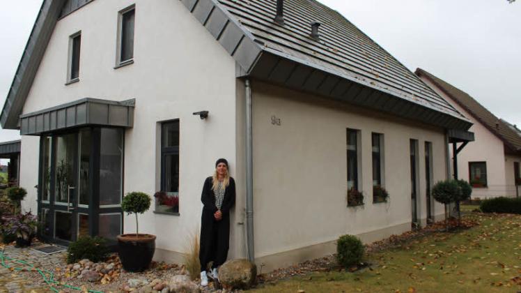 Rückkehr ins alte Zuhause: Dorin Müthel-Brenncke arbeitet noch heute neben ihrem ehemaligen Wohnhaus in Hansholz.