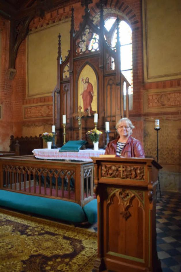 Pastorin Helga Müller schätzt das Altertümliche ihrer Kirche. Pastorin Helga Müller schätzt das Altertümliche ihrer Kirche.