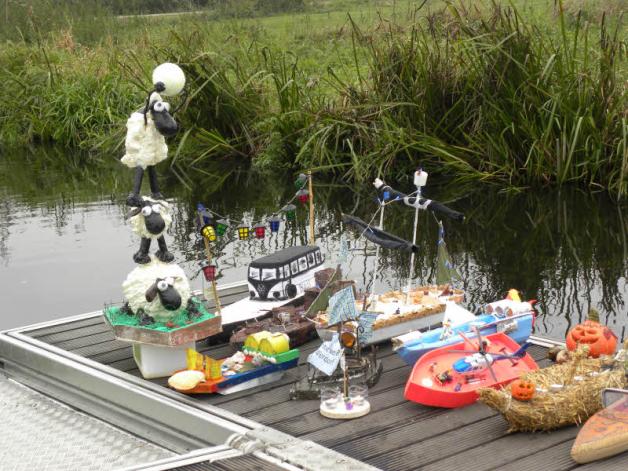 „Schaum, das Schaf und die verschwundene Sonne“ von Familie Vowinkel. „Schaum, das Schaf und die verschwundene Sonne“ von Familie Vowinkel.