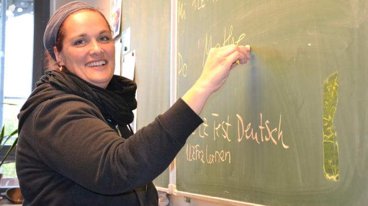 In ihrem Klassenzimmer in der Freien Schule in Güstrow fühlt sich Lehrerin Hanka Gatter besonders wohl. 