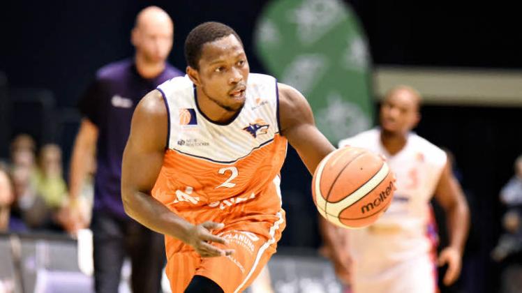 Einmal mehr Top-Scorer der Seawolves: Aufbauspieler Jarvis Davis gelangen 22 Punkte. Hier ist er nach einem Seal (Ballgewinn) auf dem Weg zum gegnerischen Korb. Einmal mehr Top-Scorer der Seawolves: Aufbauspieler Jarvis Davis gelangen 22 Punkte. Hier ist er nach einem Seal (Ballgewinn) auf dem Weg zum gegnerischen Korb.