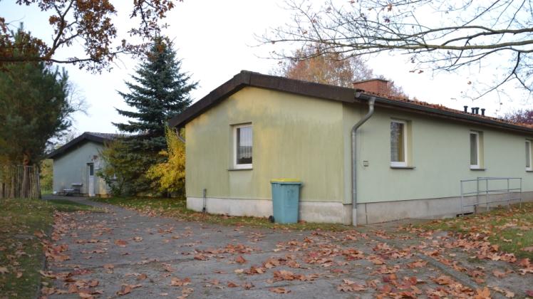 In diesen Gebäuden sind neben dem Jugenklub in Lalendorf auch unbegleitete Minderjährige Flüchtlinge untergebracht. Hier soll sich auch der Vorfall ereignet haben. 