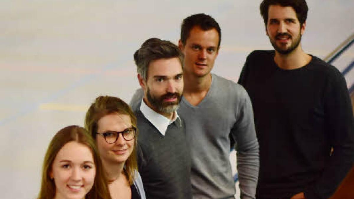 Jamoat oldida yalangoch Jamoat oldida yalangoch