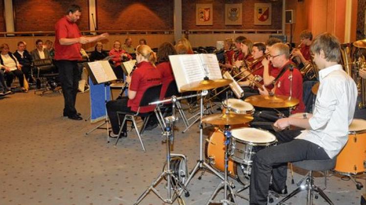 Das Jugendrotkreuzorchester unterhielt die Besucher im Ratssaal. Fotos: Ritterbusch