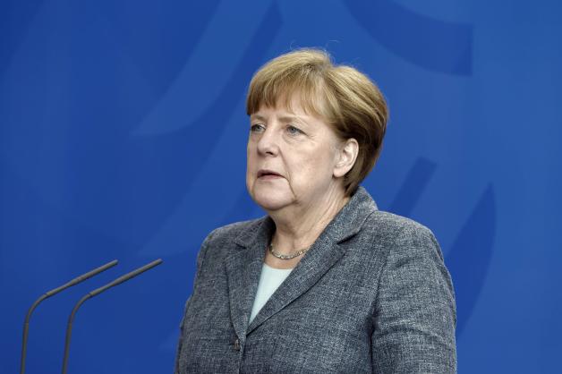 Anlässlich des Staatsbesuchs des lettischen Ministerpäsidenten Maris Kucinskis (2016) erschien Merkel in Grau.