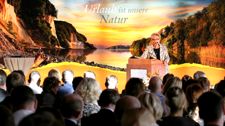 Die Präsidentin des Tourismusverbandes Mecklenburg-Vorpommern, Landtagspräsidentin Sylvia Bretschneider (SPD), spricht beim Landestourismustag in Göhren-Lebbin. 